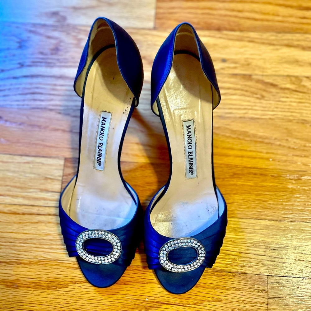 Gorgeous Carrie Bradshaw Manolo Blahniks in Navy Blue